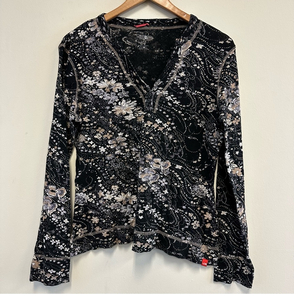 Y2K The North Face Black and White Floral and Lace Long Sleeve V-neck Henley